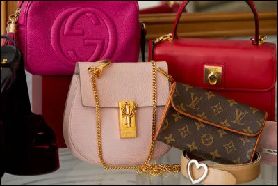 Est-ce que ce serait un grand sac &agrave; main, ou bien un petit ?