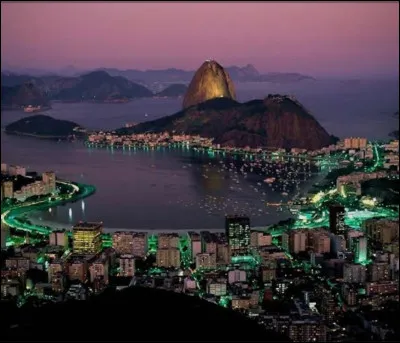 D�un point de vue historique et culturel, d�o&ugrave; provient la samba, musique embl&eacute;matique du carnaval de Rio ?