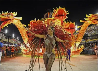 Comment appelle-t-on les f&ecirc;tes de rues gratuites et ouvertes &agrave; tous, qui envahissent les quartiers de Rio pendant le carnaval ?