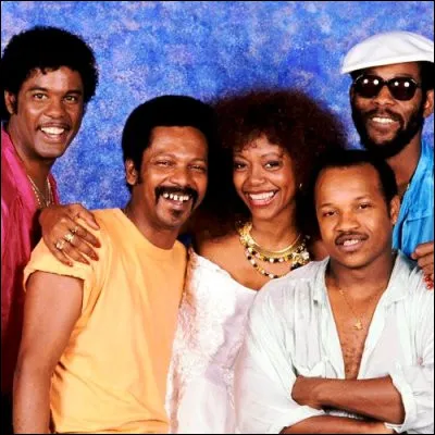 Dans quelle chanson la Compagnie Cr&eacute;ole parle-t-elle de d&eacute;corer les manguiers ?