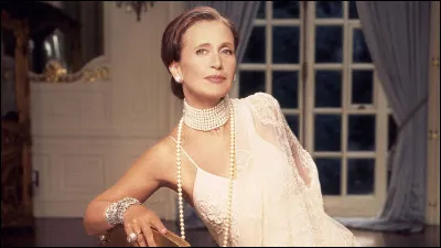 Qui est cette &eacute;crivaine am&eacute;ricaine, auteure du roman ''Courage'' ?