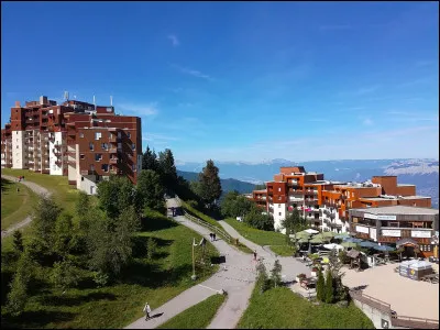 Combien de grands fiefs furent r&eacute;unis &agrave; la couronne sous Louis XIV ?