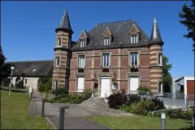 Cette maison a de petites ... d'angle