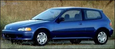 Cette voiture bleue est une ...