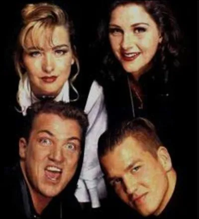 Ce groupe est compos&eacute;, &agrave; l�origine, de combien de membres principaux ?