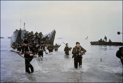 Ce film a regroup&eacute; une centaine de vedettes internationales. Quel est le titre du film qui revient sur le d&eacute;barquement du 6 juin 1944 ?