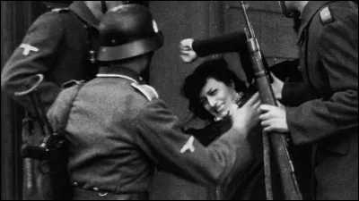 Quel est ce film italien qui revient sur l'Italie Fasciste en 1944 ?