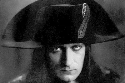 Quel est ce film de 1927 qui dure plus de sept heures dans sa version d'origine ?