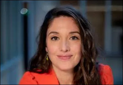 Qui est cette &eacute;crivaine fran&ccedil;aise, auteure du roman ''La vie r&ecirc;v&eacute;e des chaussettes orphelines'' ?