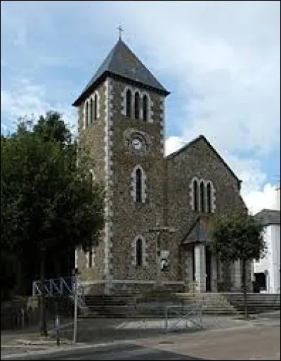 Nous terminons cette promenade devant l'&eacute;glise Saint-Michel, &agrave; Roth&eacute;neuf. Quartier de la ville de Saint-Malo, sur la C&ocirc;te d'&Eacute;meraude, il se situe dans le d&eacute;partement ...