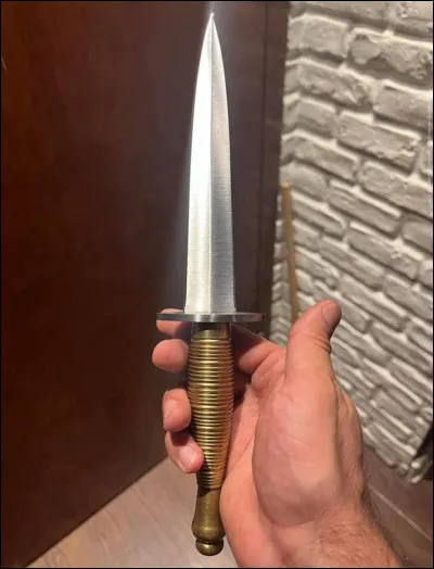 Lorsque Juliette se r&eacute;veille, elle d&eacute;couvre Rom&eacute;o mort, que fait-elle ensuite ?