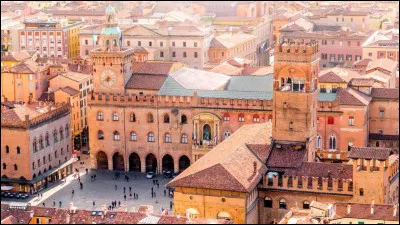 Dans quel pays se situe cette ville ?