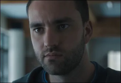 Voici Stephen. Cette image est issue de la saison 2 mais de quelle s&eacute;rie ?