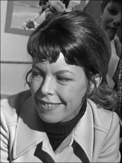 Quelle est l'&eacute;crivaine &agrave; l'origine de la s&eacute;rie "Poly", c&eacute;l&egrave;bre pour sa version &agrave; la t&eacute;l&eacute;vision ?