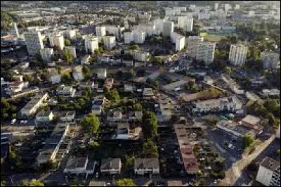 Vendoeuvre est, avec 29 400 habitants, la deuxi&egrave;me ville du d&eacute;partement de l'/la ...