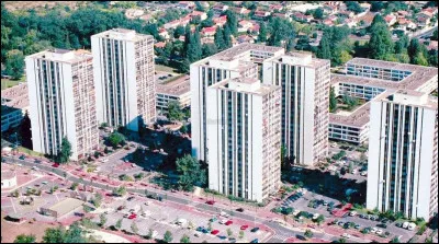 Sur les douze communes les plus peupl&eacute;es du d&eacute;partement, 11 appartiennent &agrave; la m&ecirc;me agglom&eacute;ration, dont les 7 premi&egrave;res ; les deux plus peupl&eacute;es comptant 78 000 pour M&eacute;rignac et 67 000 habitants pour Pessac. Dans quel d&eacute;partement sommes nous ?