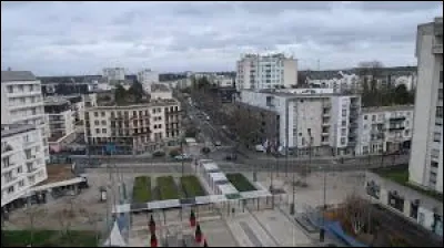 Sur les dix communes les plus peupl&eacute;es du d&eacute;partement, 8 appartiennent &agrave; la m&ecirc;me agglom&eacute;ration dont Saint-Cyr-sur-Loire 17 000 habitants; la plus peupl&eacute;e, deuxi&egrave;me du d&eacute;partement comptant 38 000 habitants. Dans quel d&eacute;partement sommes nous ?