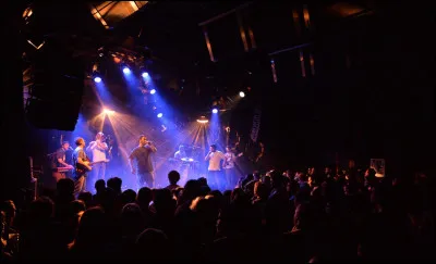 ''Le Bikini Test'' est une salle de concerts de ''La Chaux-de-Fonds''. Donc dans quel pays limitrophe de la France ?