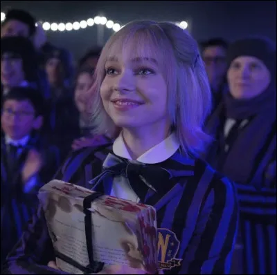 Qui Enid embrasse-t-elle dans cette saison ?