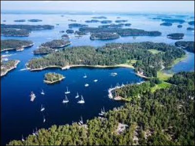 De combien d'&icirc;les se compose l'archipel de Stockholm ?