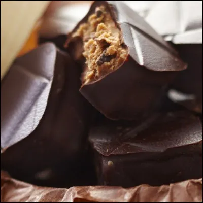 Quel sont ces chocolats &agrave; l'alliance d'un puissant chocolat noir et d'un pralin&eacute; croquent &eacute;pic&eacute; ?