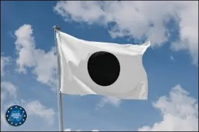 Quelle est la couleur du disque au centre du drapeau du Japon ?