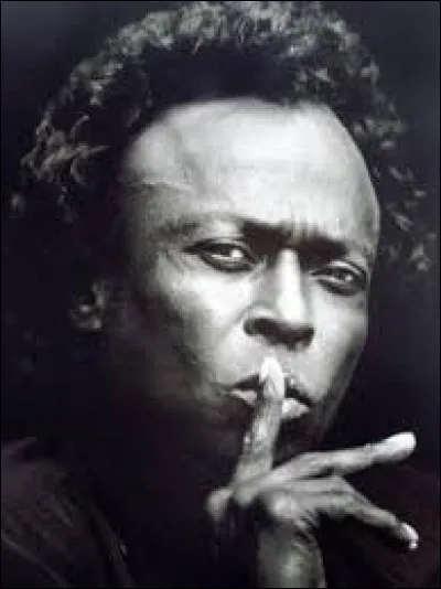De quel instrument jouait le musicien et compositeur Miles Davis (1926-1991) ?