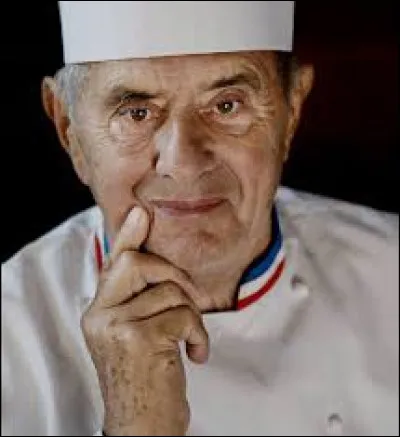 En 1975, &agrave; l'occasion de la remise de la L&eacute;gion d'honneur &agrave; l'&Eacute;lys&eacute;e, le chef cuisinier Paul Bocuse (1926-2018), invente une soupe appel&eacute;e VGE pour le pr&eacute;sident de la R&eacute;publique de l'&eacute;poque, Val&eacute;ry Giscard d'Estaing. Quel champignon entre dans la composition de ce potage ?