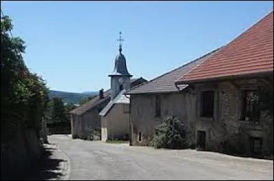 Nous sommes maintenant dans une rue de Conte. Petit village Jurassien de 58 habitants, il se situe dans l'ex r&eacute;gion ...