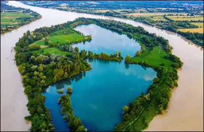 Quelle appellation n'est pas de l'Entre-deux-Mers ?