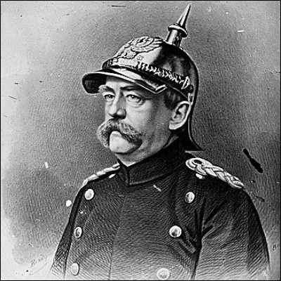 Quelle forme de politique, dont le nom est apparu sous le Second Empire, existe en deux mod&egrave;les, bismarckien et beveridgien ?