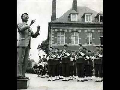 Qui est l'auteur de la chanson "Tonton Cristobal est revenu" ?