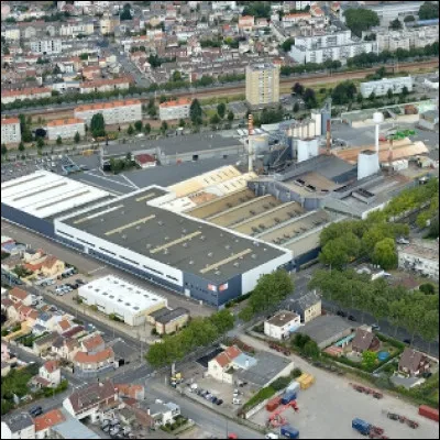 Cette ... produit des bouteilles