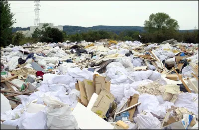 L'odeur de ... de cette d&eacute;charge est &eacute;pouvantable