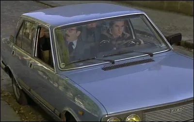Jean Bouise et Michel Aumont dans une Fiat 132, c'est dans ce film de Jean-Jacques Annaud :