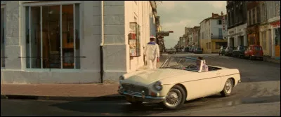 Dans les "Demoiselles de Rochefort", le personnage d'Andy Miller, au volant de cette MG, est interpr&eacute;t&eacute; un acteur am&eacute;ricain :