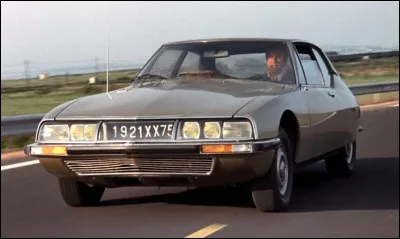 Yves Montand au volant d'une Citro&euml;n SM, c'est dans ce film de Sautet :