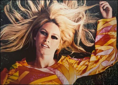 "Et Dieu... cr&eacute;a la femme" est un long-m&eacute;trage mis en sc&egrave;ne par Roger Vadim.