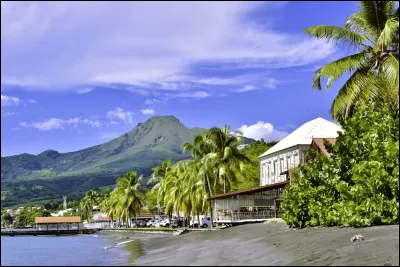 O&ugrave; se situe la montagne Pel&eacute;e ?