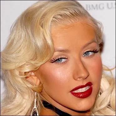 Quel est le nom de la chanteuse qui a concurr Lady Gaga ?