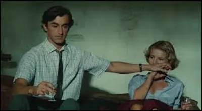 "... en la demeure" est un film r&eacute;alis&eacute; par Michel Deville