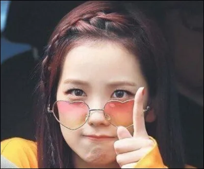 Comment s'appelle le chien de Jisoo ?