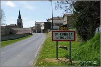 Nous sommes en Auvergne-Rh&ocirc;ne-Alpes &agrave; l'entr&eacute;e de Saint-Bonnet-le-Bourg. Village de l'arrondissement d'Ambert, il se situe ...