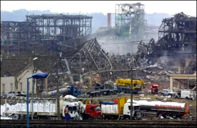 Quand l'usine AZF explose-t-elle occasionnant 30 morts et 2500 bless&eacute;s ?
