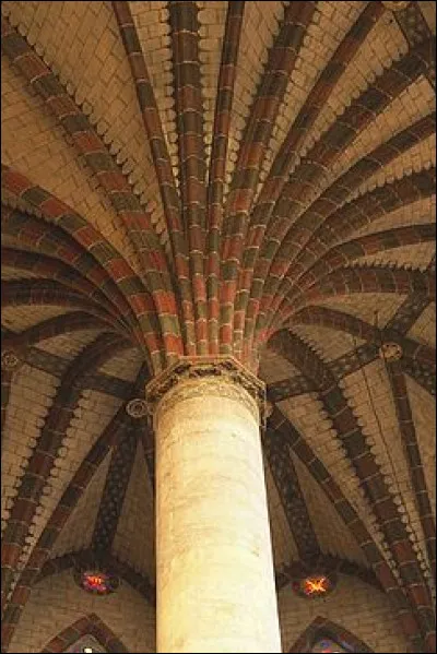 Quel est cet &eacute;difice religieux dans lequel on peut observer cette voute surnomm&eacute;e "le palmier" ?