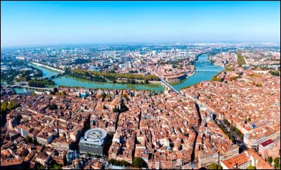 Dans le classement des plus grandes villes de France, Toulouse avec 514 819 habitants arrive &agrave; la...