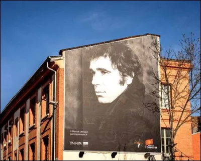 Ce c&eacute;l&egrave;bre chanteur a rendu hommage &agrave; sa ville natale. C'est...