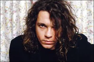Michael Hutchence &eacute;tait le chanteur des Doors.
