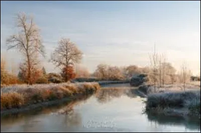"Je me souviens de ces matins d&acute;hiver, dans la nuit sombre et glac&eacute;e, quand je marchais &agrave; c&ocirc;t&eacute; de mon fr&egrave;re sur le chemin des &eacute;coliers ..." : qui a chant&eacute;, en 1972, "les Matins d'hiver" ?