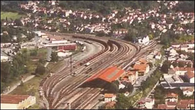 Cette petite ville est n&eacute;e d'un noeud ...